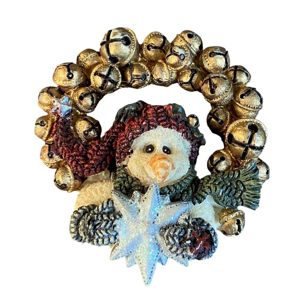 Vintage 90s Boyds Bears Resin Snowman & Bell Holiday Wreath Brooch EUC